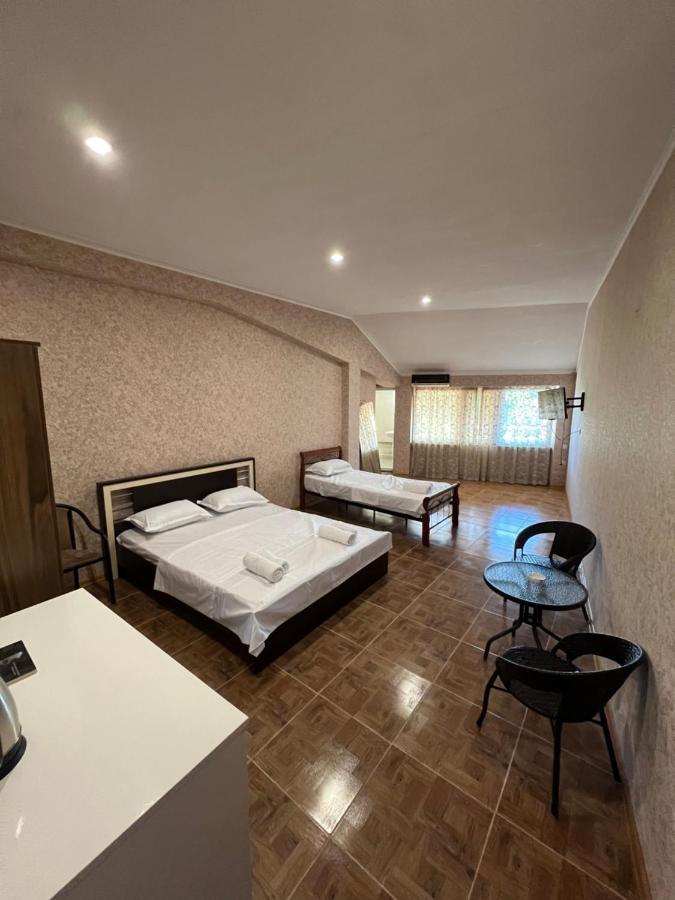 Twins Guest House Batumi Exterior foto