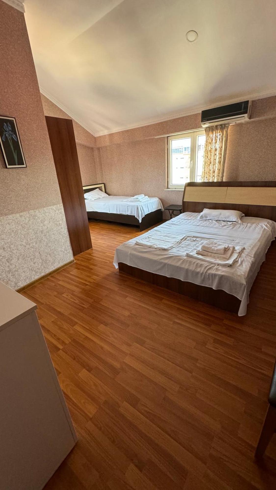 Twins Guest House Batumi Exterior foto
